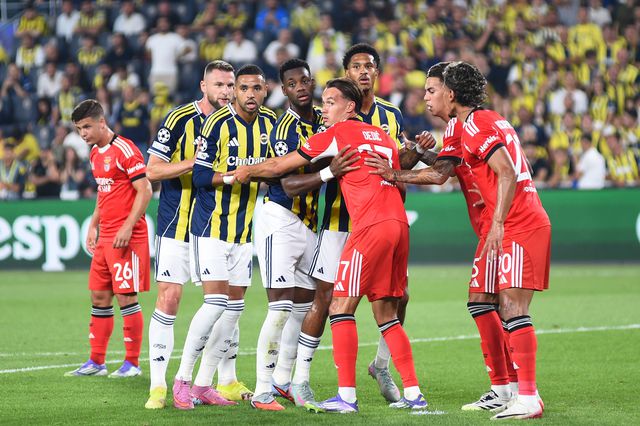 Canto a favor do Fenerbahçe ao Benfica