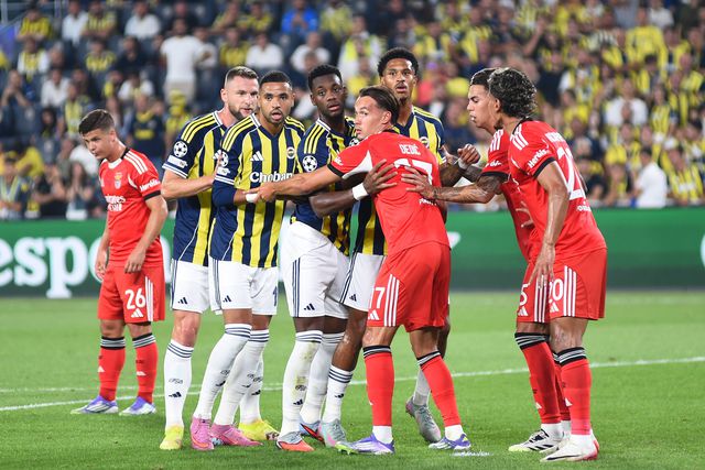 Canto a favor do Fenerbahçe ao Benfica