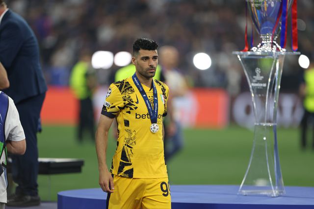 Taremi 'encostado' e a treinar sozinho no Inter