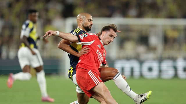 Akturkoglu muito assobiado no Fenerbahçe-Benfica (EPA/ERDEM SAHIN)