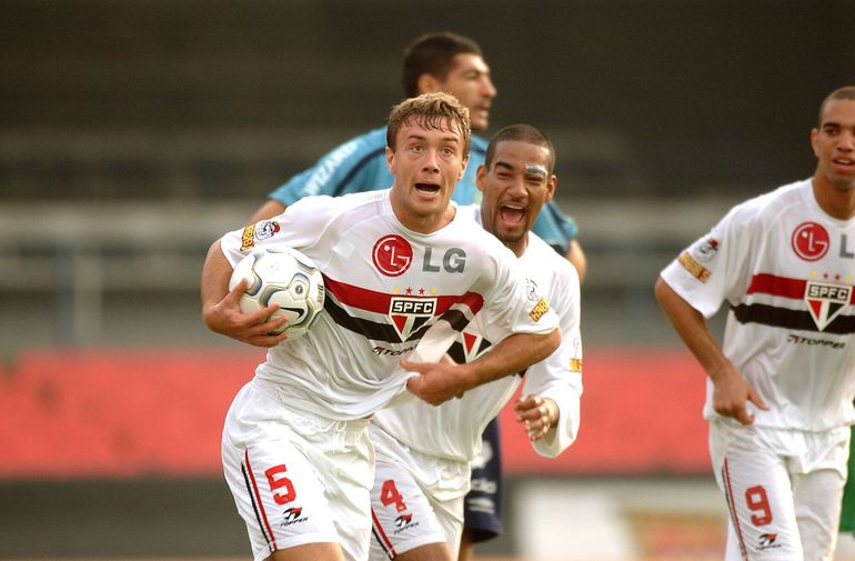 Uruguaio Diego Lugano em 2004, com 23 anos de idade, ao serviço do São Paulo, do Brasil (foto: IMAGO)