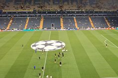 Benfica sobe ao relvado assobiado pelos turcos sem Akturkoglu