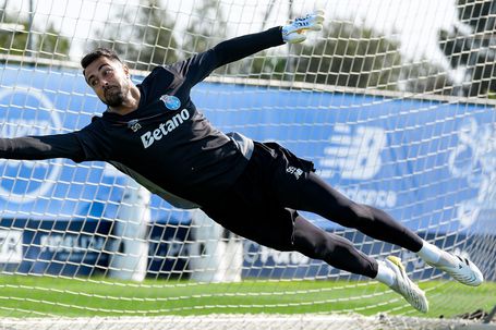 FC Porto: Diogo Costa em missão de blindagem no jogo 200