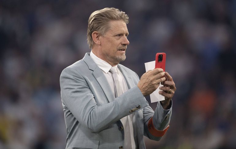 Peter Schmeichel na final da Liga dos Campeões 2024/25, que o PSG ganhou ao Inter de Milão (foto: IMAGO)