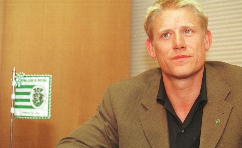 Peter Schmeichel a 19 de Junho de 1999, dia em que assinou pelo Sporting (foto: A BOLA)