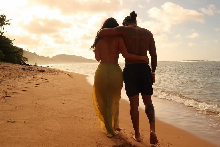 Kim Kardashian e Lewis Hamilton de férias no Hawai