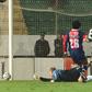 O momento em que Paulo Costa, sozinho perante Peter Schmeichel, atira ao lado (Foto A BOLA)