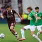 Cláudio Braga esteve sempre muito vigiado e não conseguiu marcar frente ao Rapid Viena - FOTO: Imago