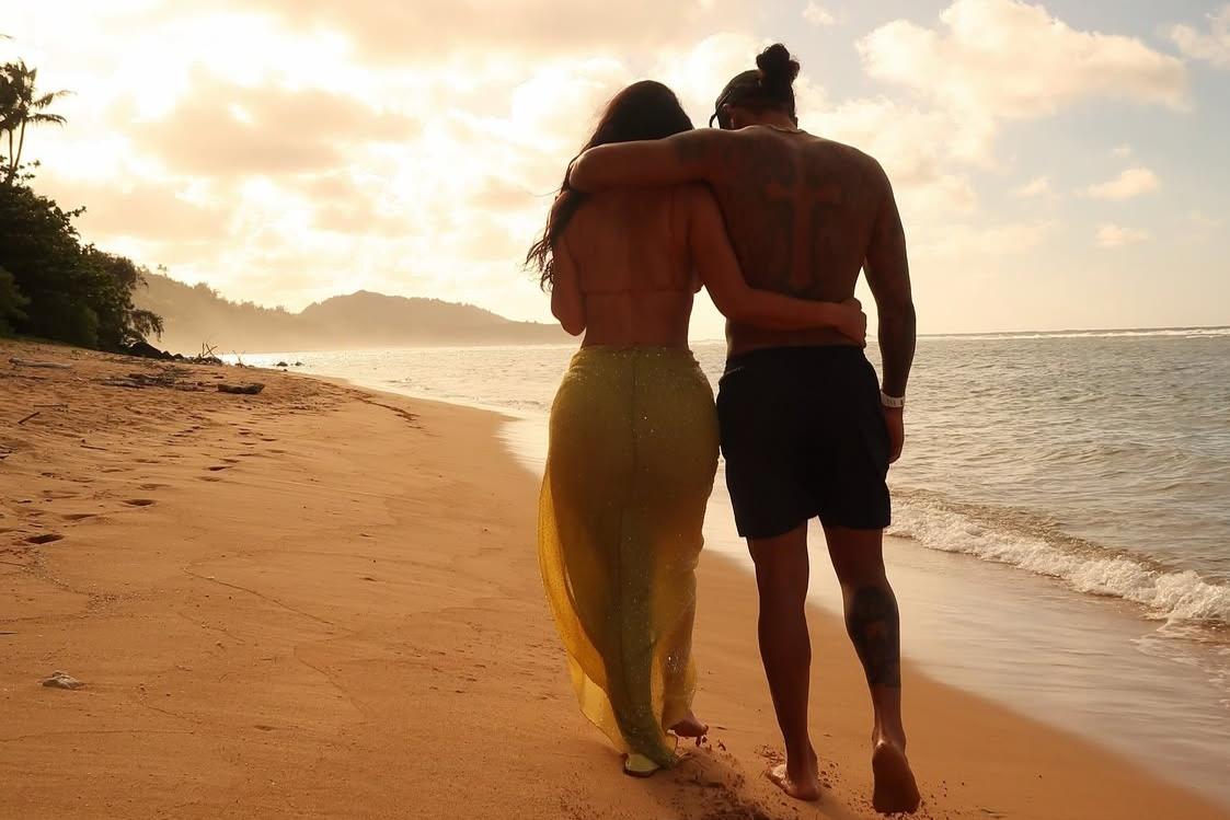 Kim Kardashian e Lewis Hamilton de férias no Hawai