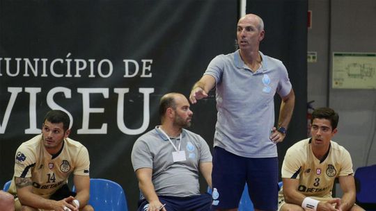 Andebol: Carlos Resende viu... cinco equipas!