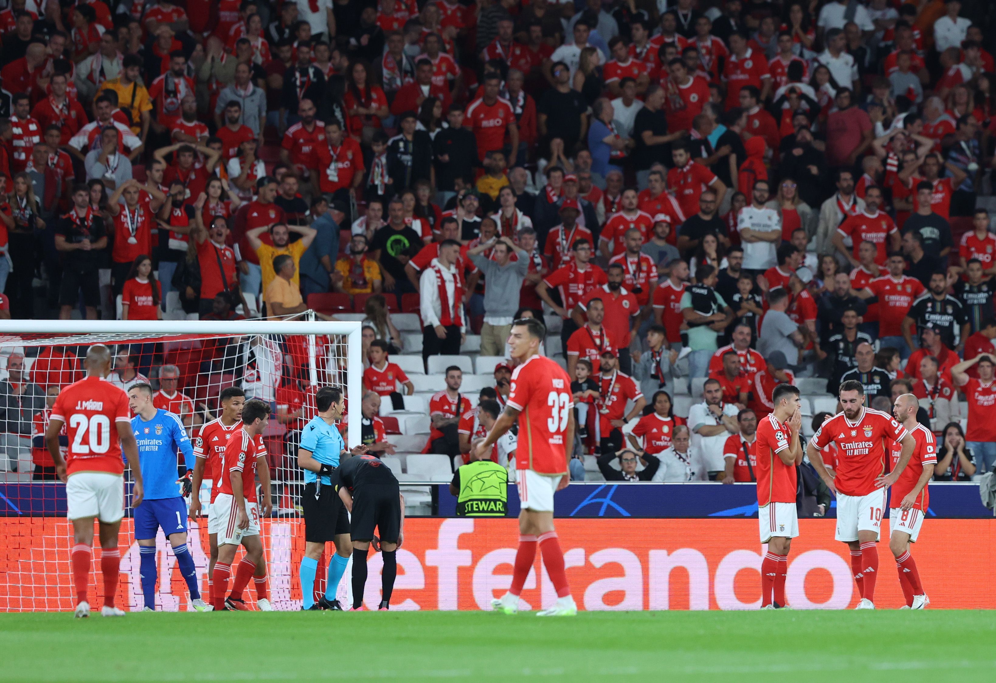 FOI SÓ NA BOLA'! VITÓRIA DO BENFICA DIANTE DO SALZBURGO NA LIGA DOS  CAMPEÕES FOI 'LIMPINHA': BOA GESTÃO DOS LANCES