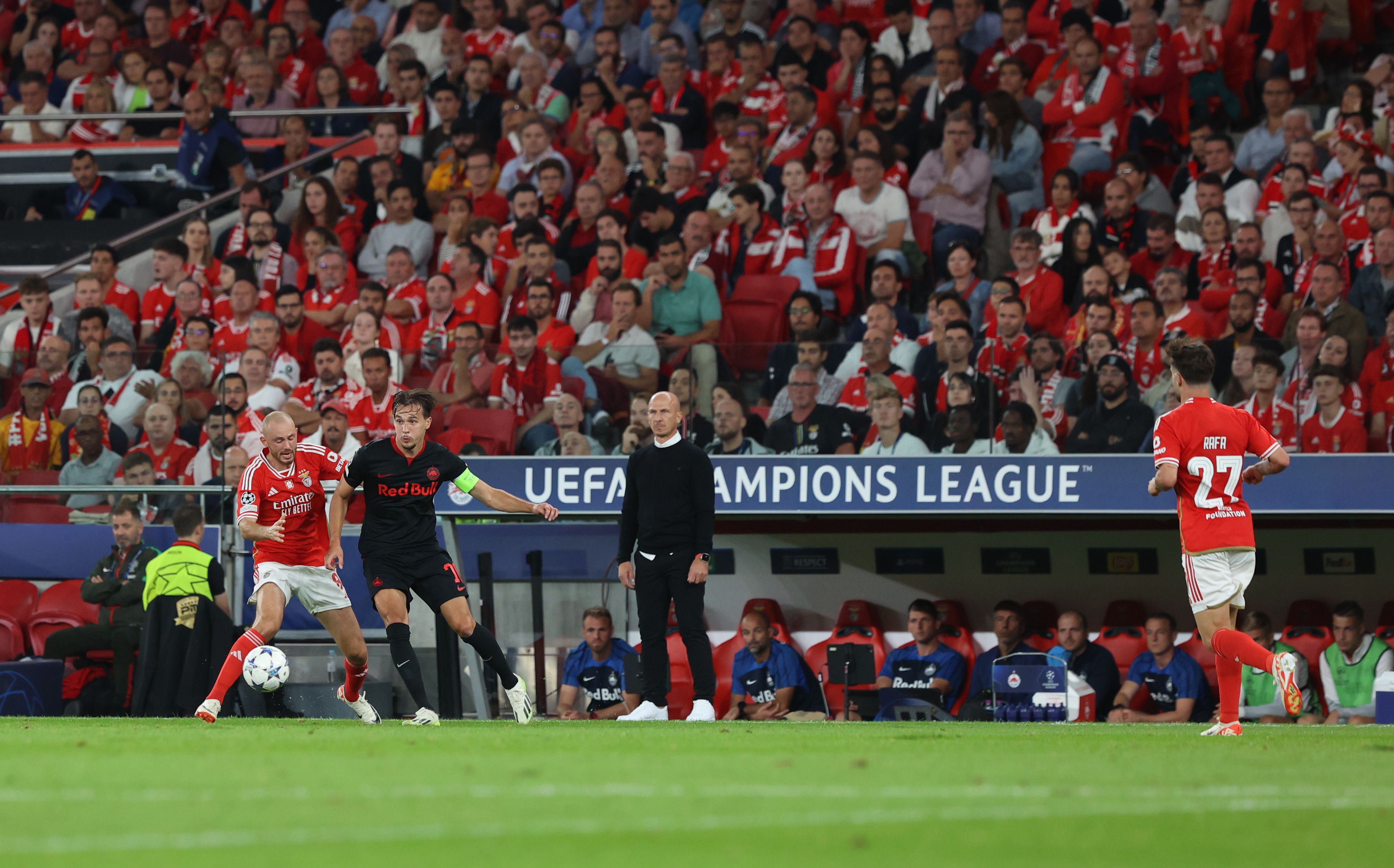 FOI SÓ NA BOLA'! VITÓRIA DO BENFICA DIANTE DO SALZBURGO NA LIGA DOS  CAMPEÕES FOI 'LIMPINHA': BOA GESTÃO DOS LANCES