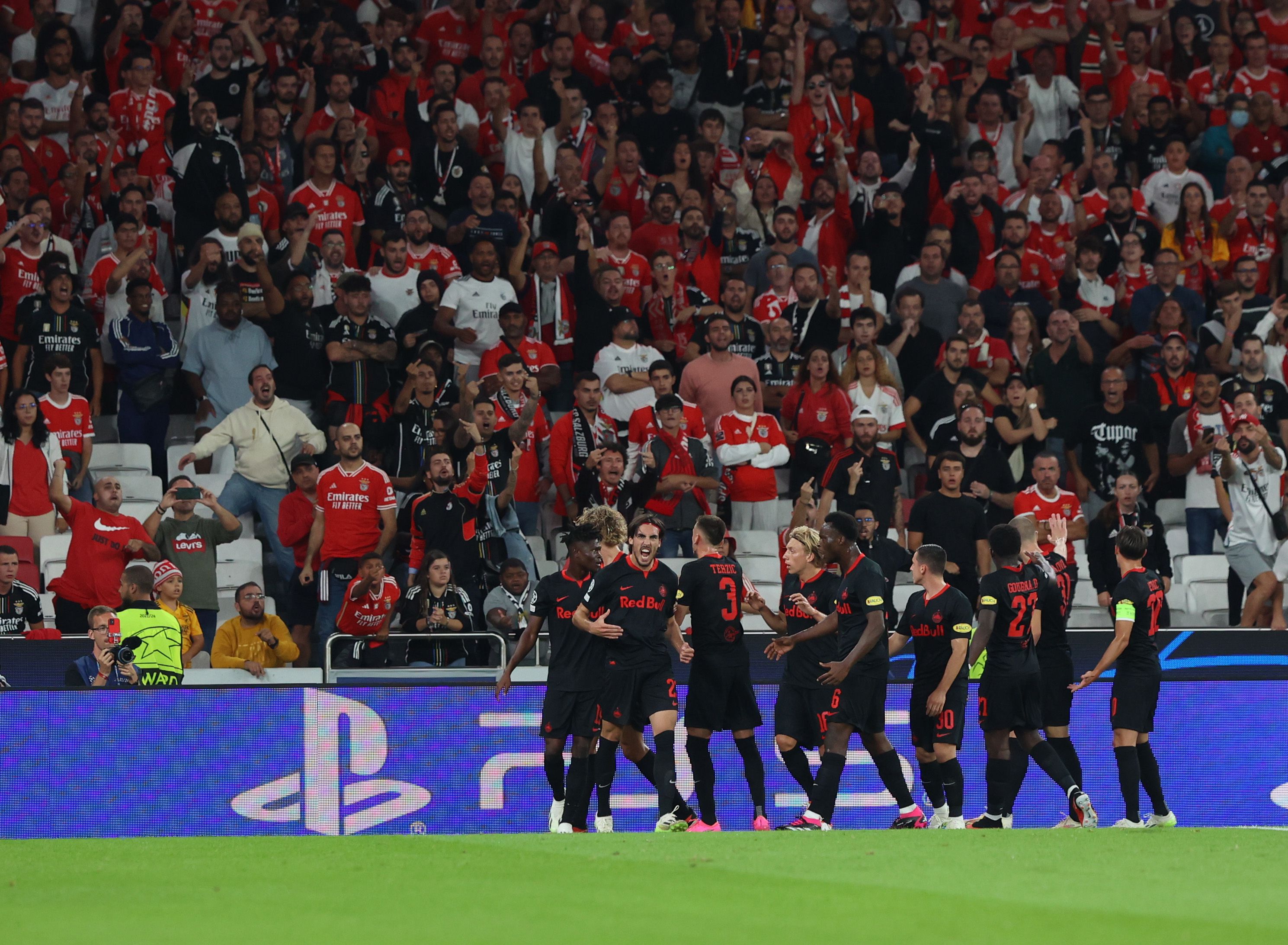 FOI SÓ NA BOLA'! VITÓRIA DO BENFICA DIANTE DO SALZBURGO NA LIGA DOS  CAMPEÕES FOI 'LIMPINHA': BOA GESTÃO DOS LANCES