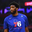 Embiid renova com os Sixers e entra no clube dos 500 milhões