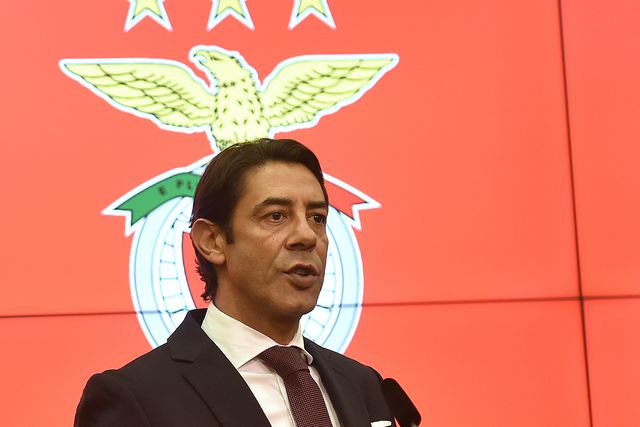 Benfica: «Um saiu a meio da AG e é um rato, o outro saiu 2 dias antes e é o melhor...»