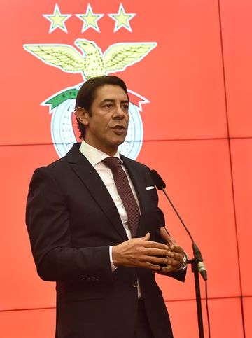 Benfica: «Um saiu a meio da AG e é um rato, o outro saiu 2 dias antes e é o melhor...»