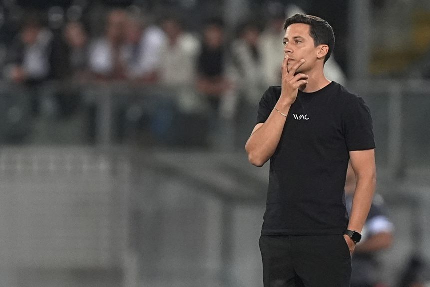 Luís Pinto, treinador do V. Guimarães, quer testar a sua equipa num campo complicado - Foto: Hugo Delgado/LUSA.