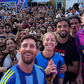 Messi posou para as fotos e deu autógrafos (Instagram/Messi)