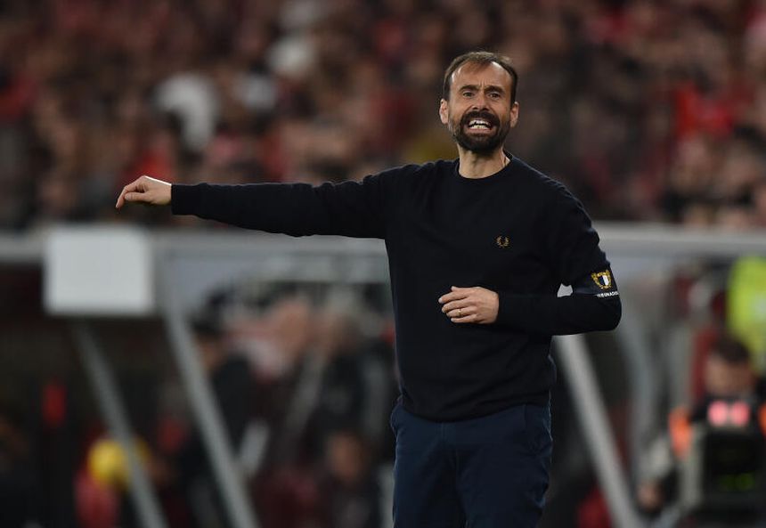 Treinador do Famalicão elogiou o seu (agora) homólogo encarnado - Foto: Miguel Nunes