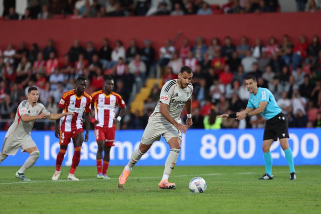 VÍDEO: Pavlidis frio alarga vantagem do Benfica