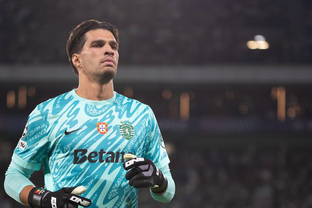 Sporting: Virgínia fica na baliza... será desta que sai da sombra?