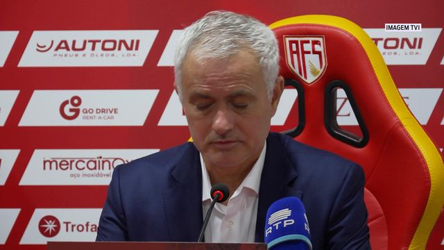 Mourinho: «Não vim para o Benfica para chatear o FC Porto»