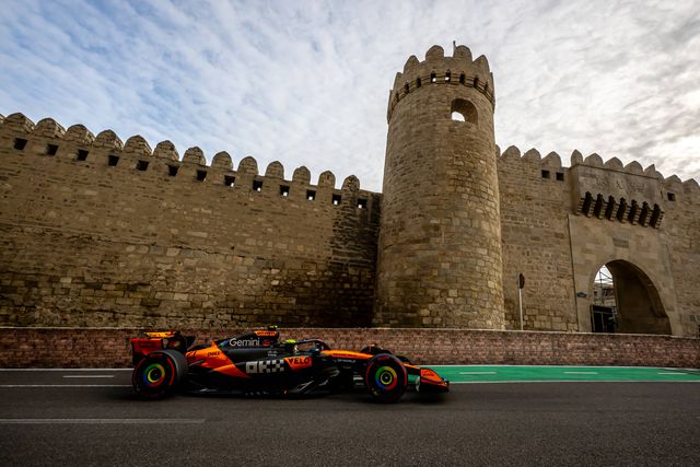Norris à frente de Verstappen e Piastri no último treino em Baku