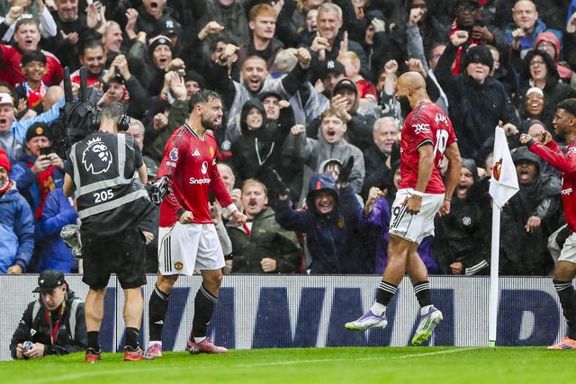 Bruno Fernandes festeja com Mbeumo