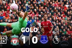 Golaço! Gravenberch abre as contas do dérbi de Merseyside