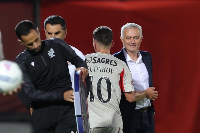 Da eletricidade à explosão: a estreia de Mourinho no Benfica à lupa