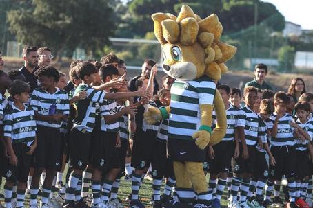 Sporting: futebolistas a jogar com as mãos e a fazerem placagens (fotos)