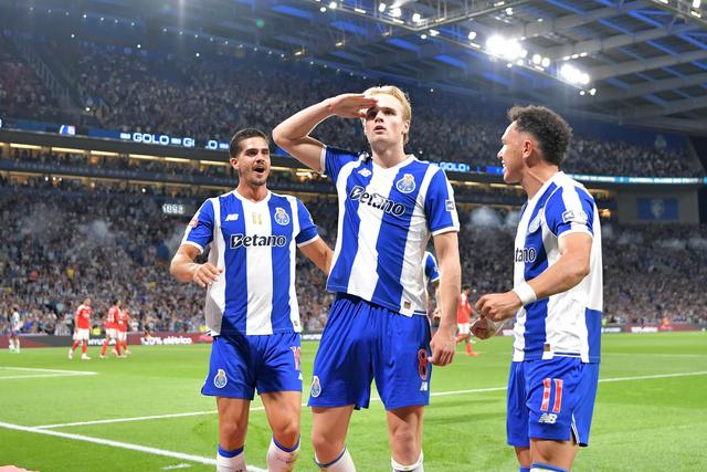 Froholdt festeja o segundo golo do FC Porto (Rogério Ferreira)