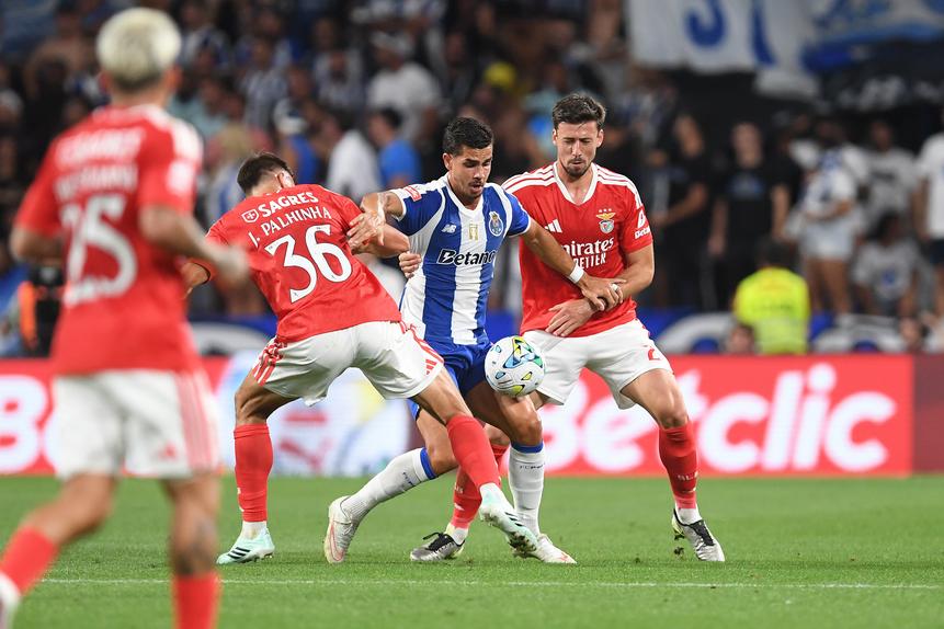 Lenglet com André Silva no clássico - Foto: Kapta + / Catarina Morais e Rogério Ferreira
