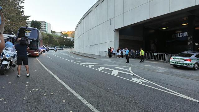 Clássico já ferve: autocarro do Benfica recebido com insultos no Dragão
