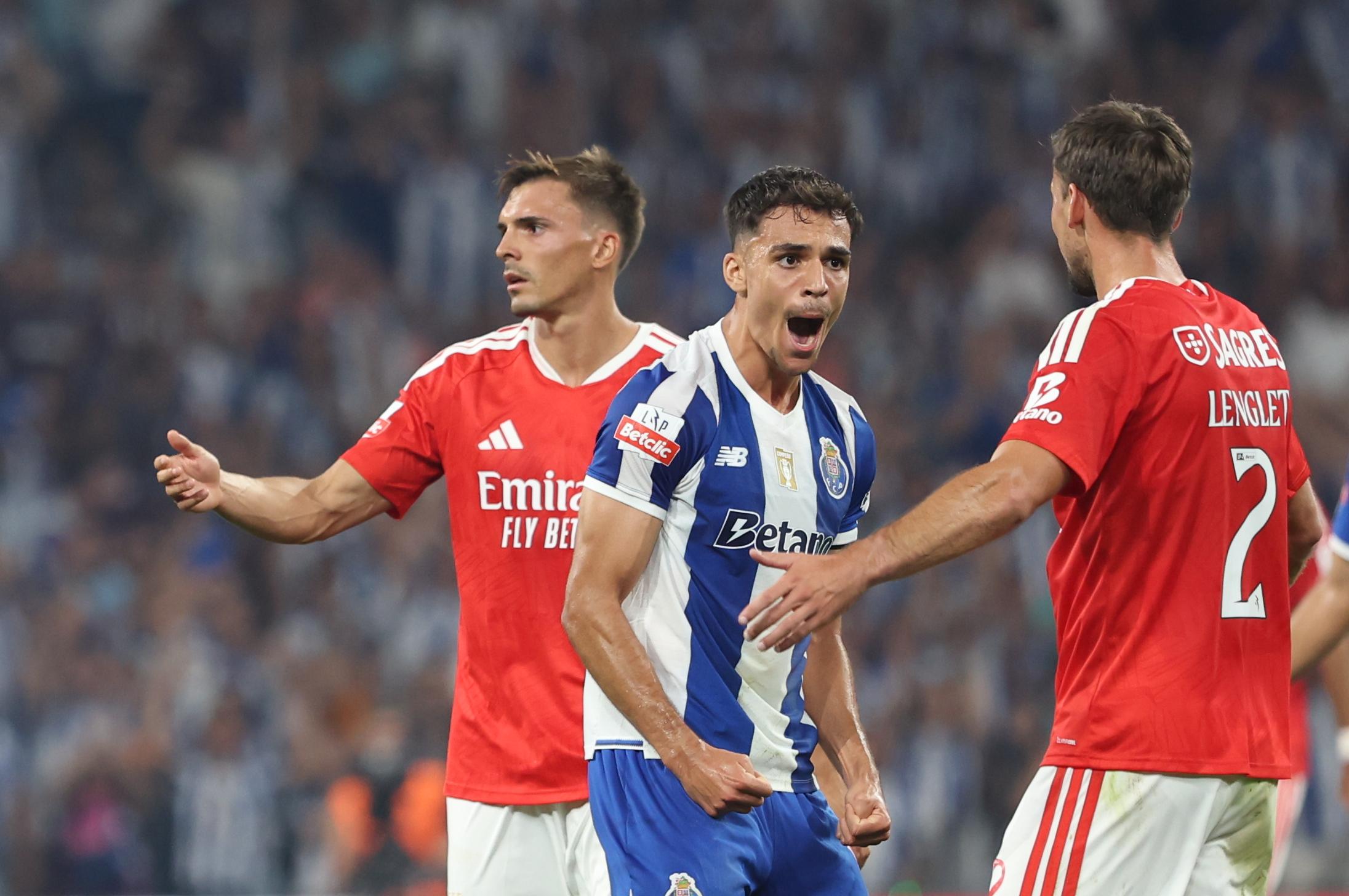 Gabri Veiga a festejar a expulsão de Lenglet no FC Porto-Benfica - Foto: Kapta + / Catarina Morais e Rogério Ferreira