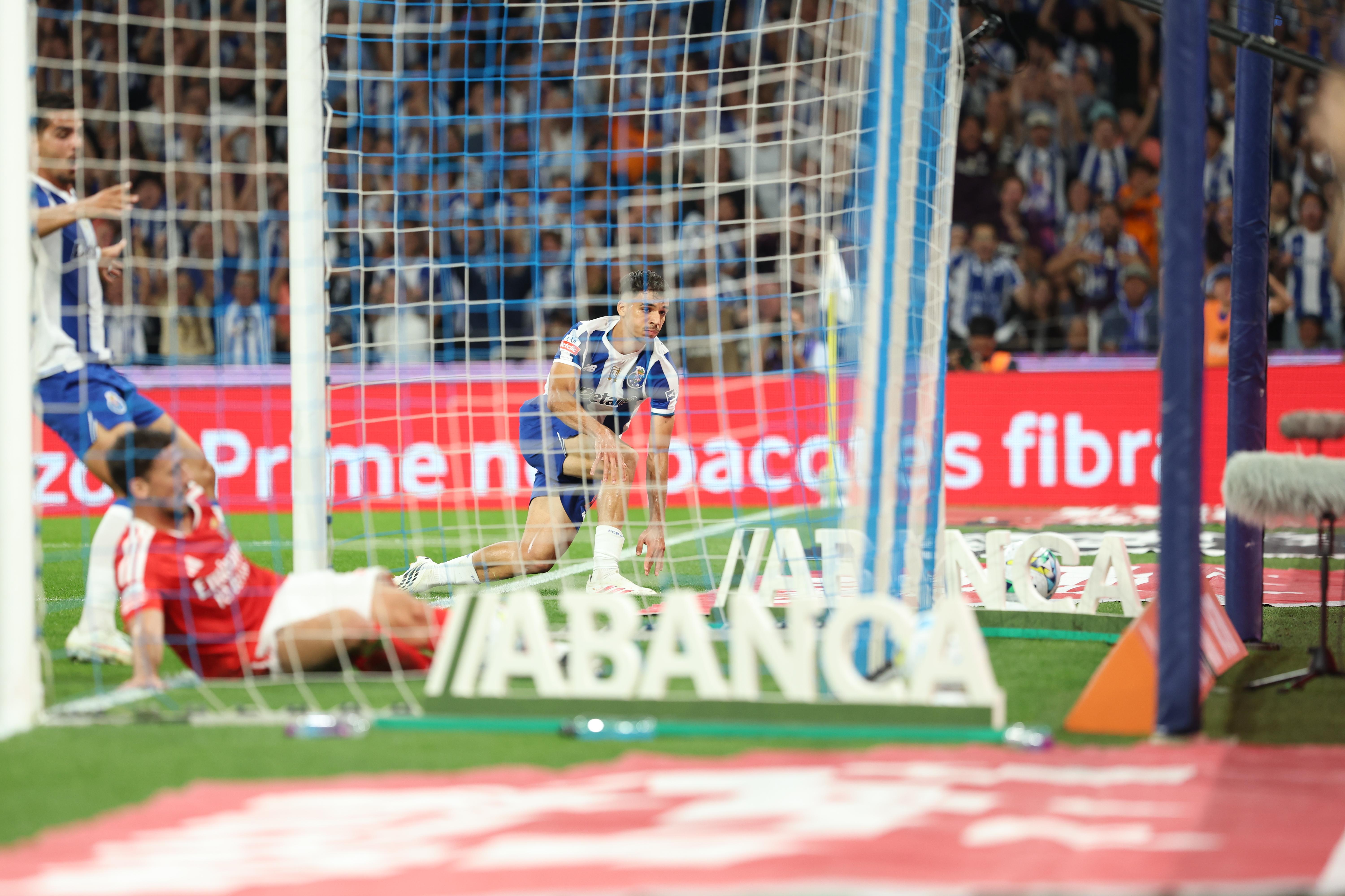 Lenglet tentou cortar no FC Porto-Benfica - Foto: Kapta + / Catarina Morais e Rogério Ferreira