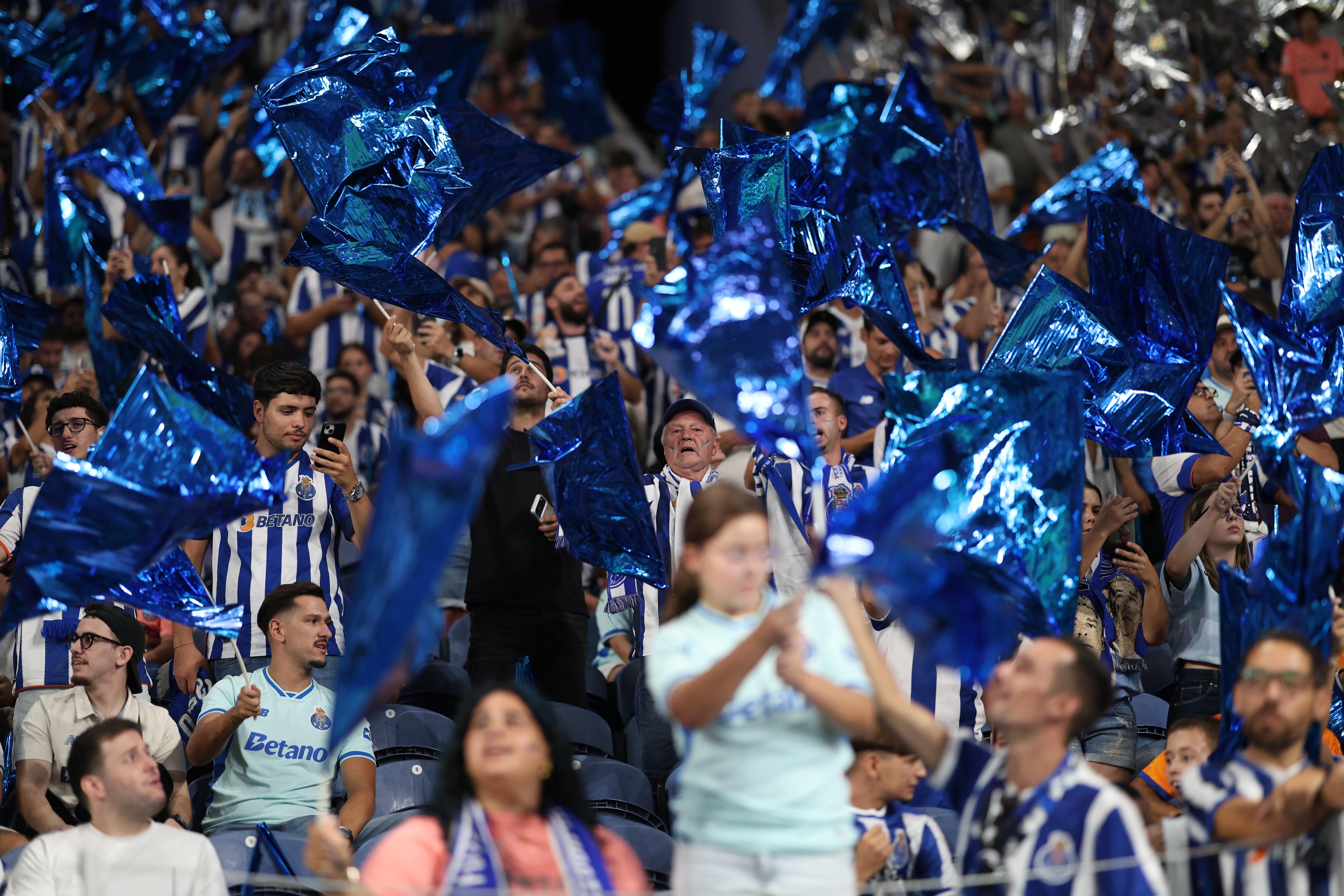 Adeptos portistas no FC Porto-Benfica - Foto: Kapta + / Catarina Morais e Rogério Ferreira