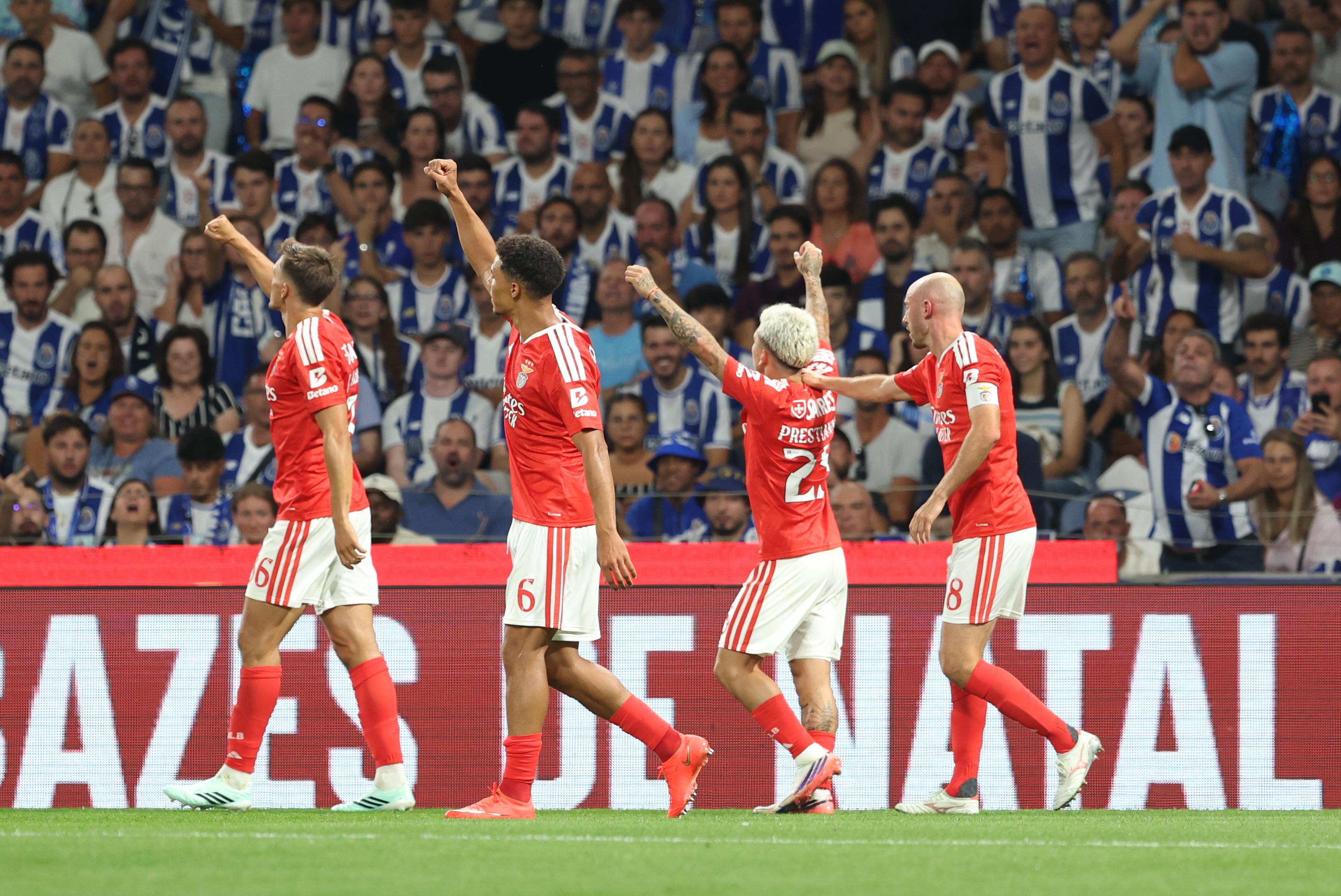 Jogadores do Benfica a celebrar no FC Porto-Benfica - Foto: Kapta + / Catarina Morais e Rogério Ferreira