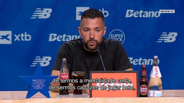 Farioli e a comparação com a época passada do FC Porto: «É ridículo...»