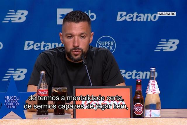 Farioli e a comparação com a época passada do FC Porto: «É ridículo...»