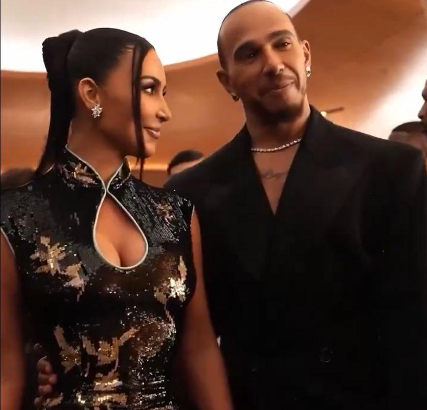 Kim Kardashian e Lewis Hamilton na inauguração do Lucas Museum of Narrative Art, em Los Angeles