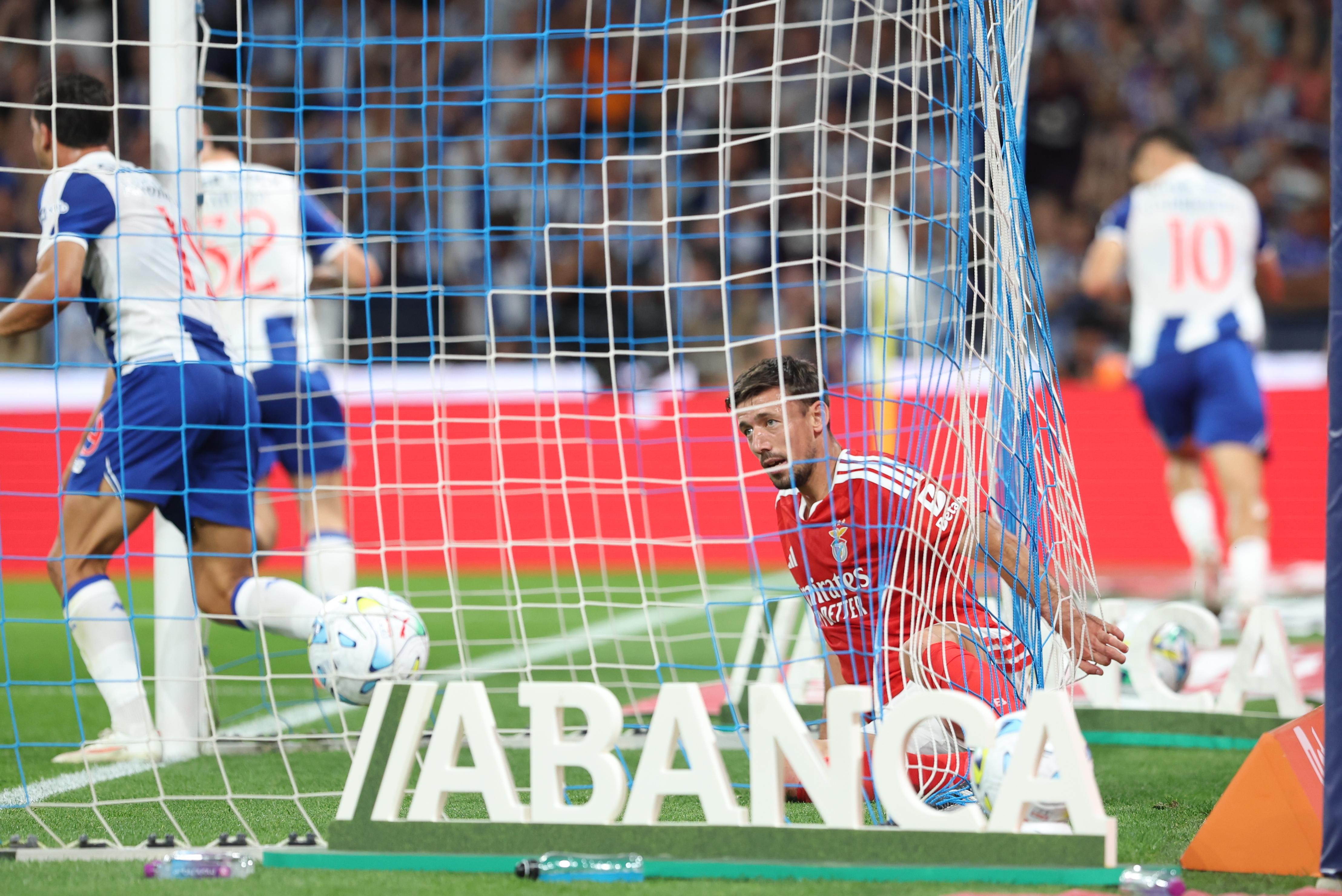 Lenglet dentro da baliza no FC Porto-Benfica - Foto: Kapta + / Catarina Morais e Rogério Ferreira