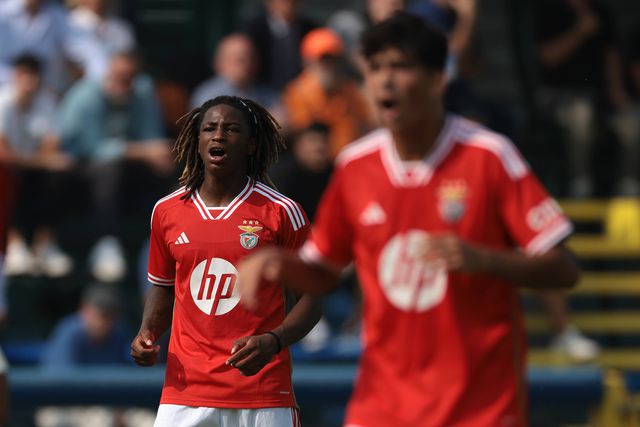 Liga Revelação: Benfica bateu Estrela reduzido a nove sobre o final