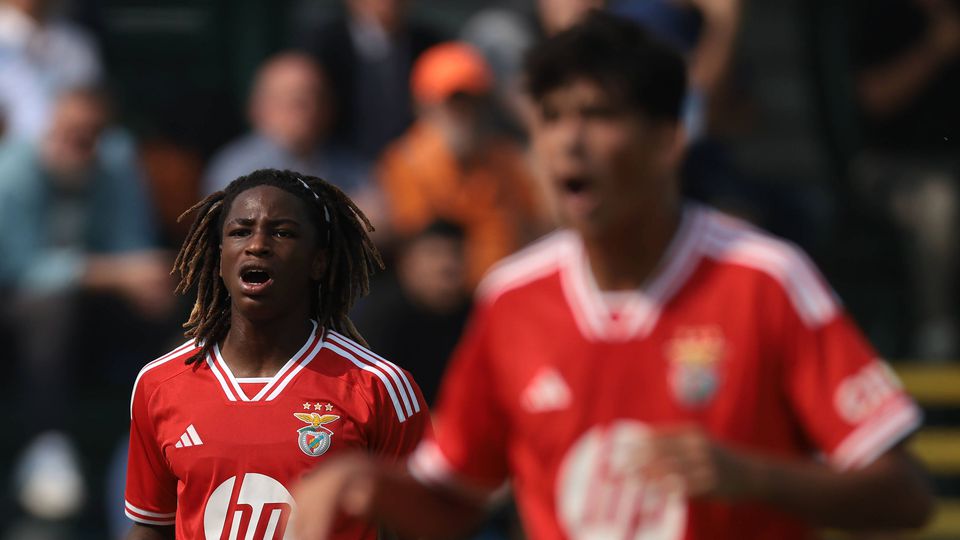 Liga Revelação: Benfica bateu Estrela reduzido a nove sobre o final