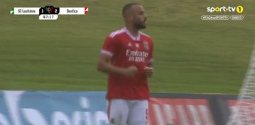 Vídeo: Finalmente! A estreia de Arthur Cabral a marcar pelo Benfica