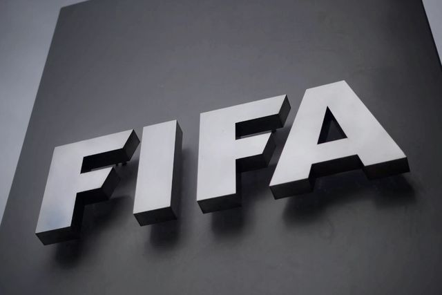 FIFA suspende treinador congolês por 20 anos após abuso a menor