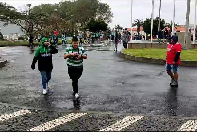 Adeptos em festa em Angra do Heroísmo