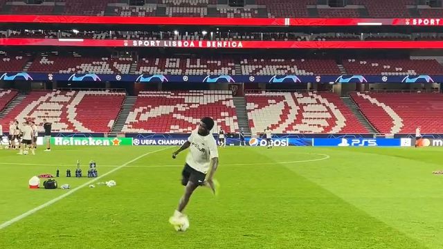 A receção de Sekou Koita na Luz que está a dar que falar