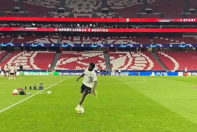 A receção de Sekou Koita na Luz que está a dar que falar