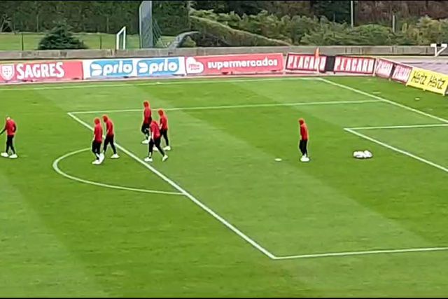 Jogadores do Benfica já pisaram o relvado do Estádio João Paulo II
